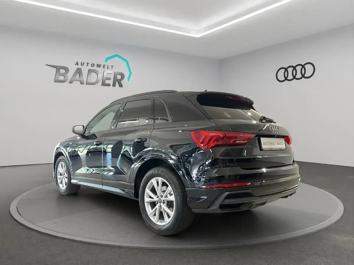Gebraucht Audi Q3 S-Line 150 PS (110 kW) 2023 Mythosschwarz metallic SUV