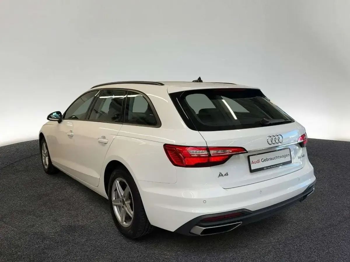 Gebraucht Audi A4 Basis 163 PS (119 kW) 2023 Ibisweiß Kombi