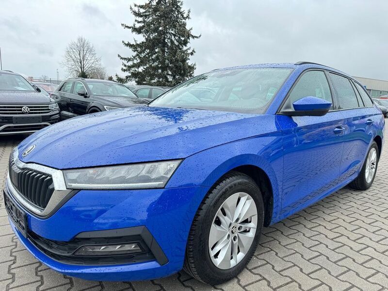 Blau Gebraucht 2021 Skoda Octavia Ambition Limousine | 11.490 € - Bild 1/4