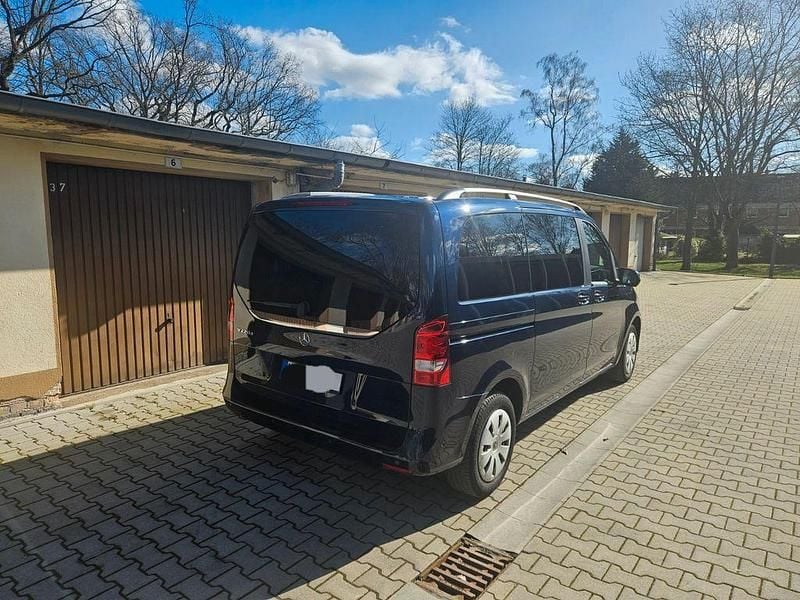 Gebraucht Mercedes V220 163 PS (119 kW) 2017 Blau Van / Kleinbus