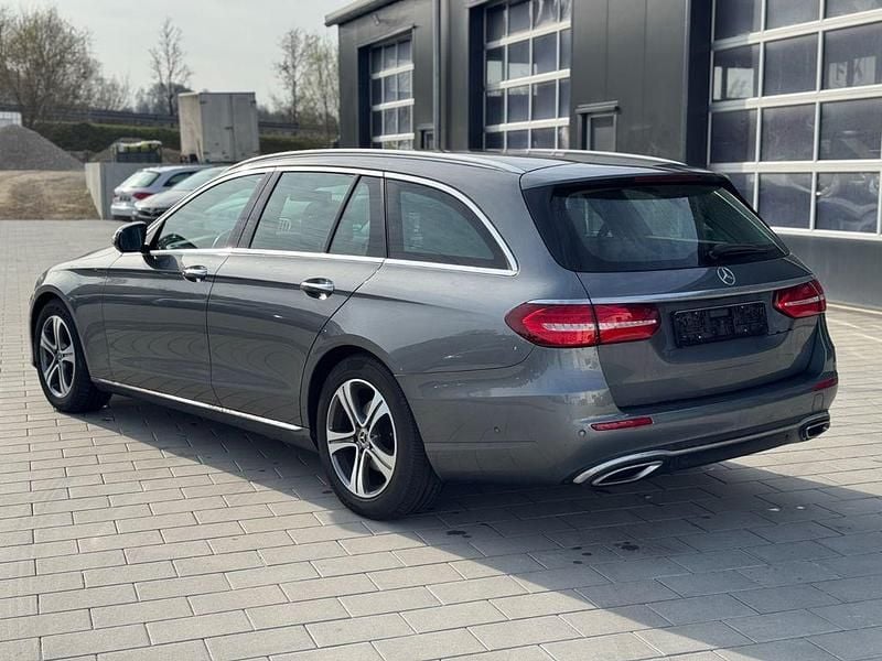 Gebraucht Mercedes E220 Avantgarde 194 PS (142 kW) 2019 Grau Limousine