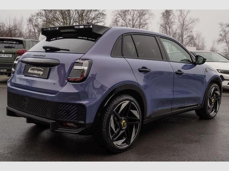 Gebraucht Abarth 600e Scorpionissima 206 kW (281 PS) 2025 Violett SUV