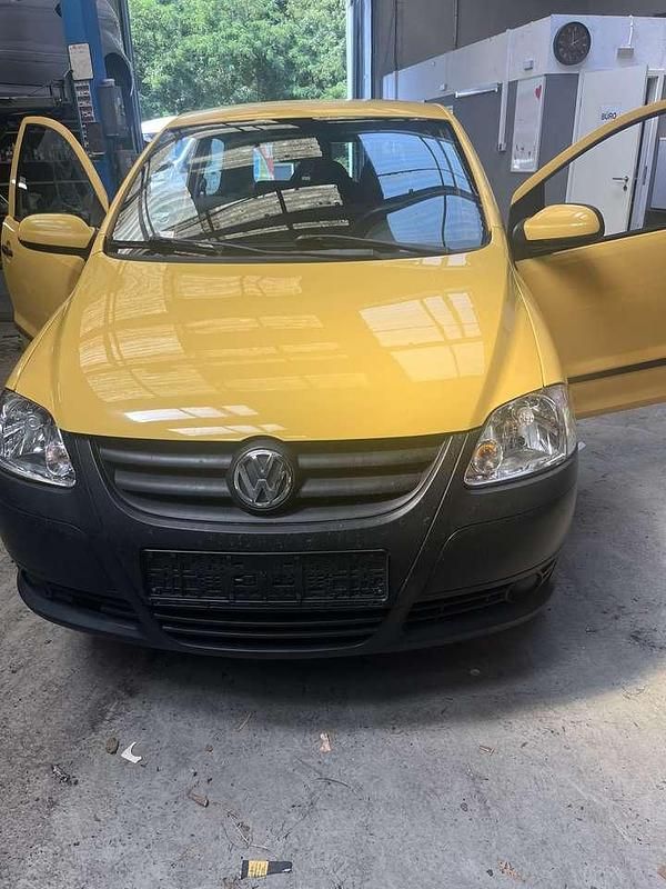 Gelb Gebraucht 2005 VW Fox Kleinwagen | 2.499 € (Teuer) - Bild 1/3