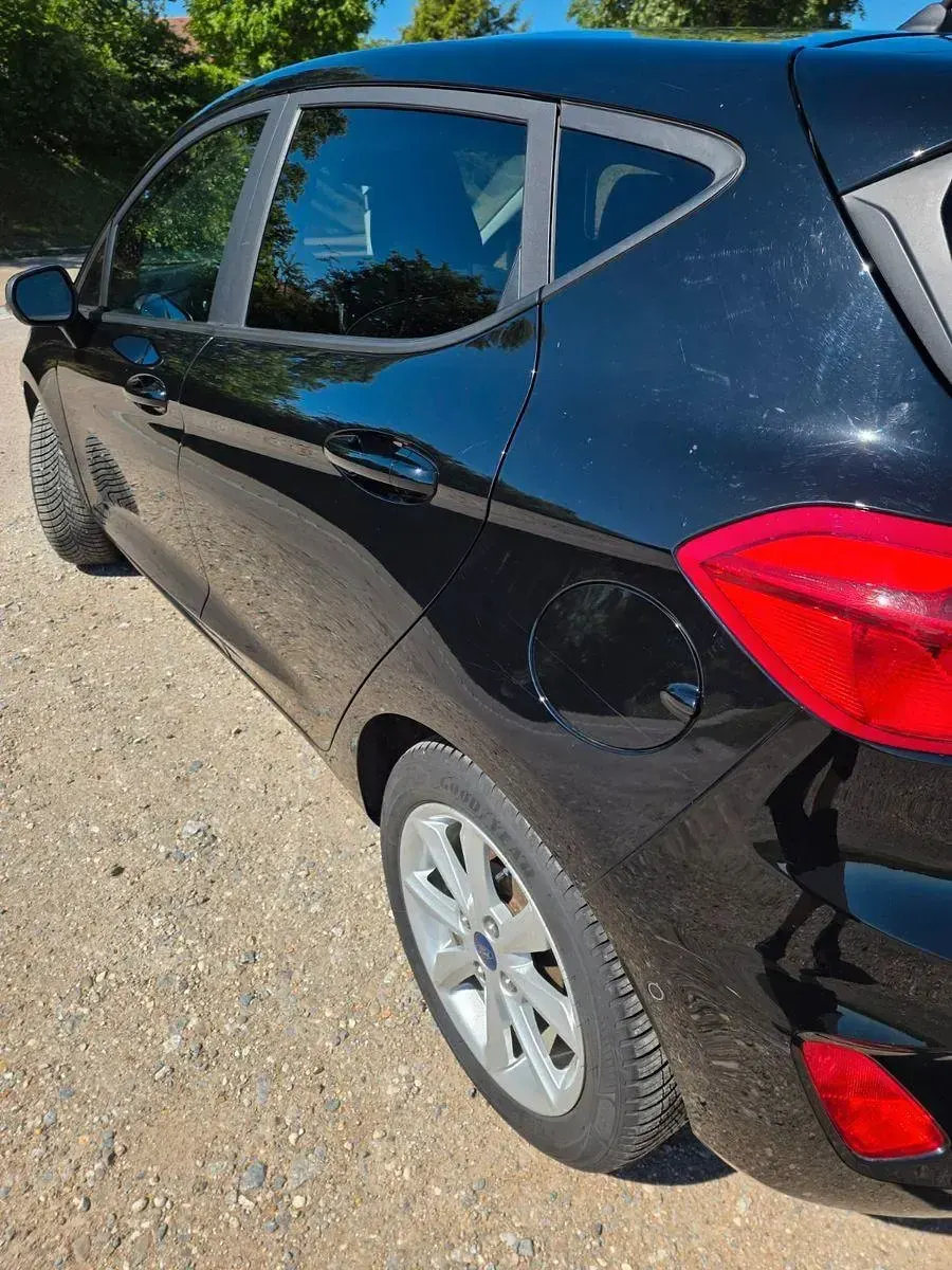 Gebraucht Ford Fiesta 101 PS (74 kW) 2018 Schwarz Kleinwagen