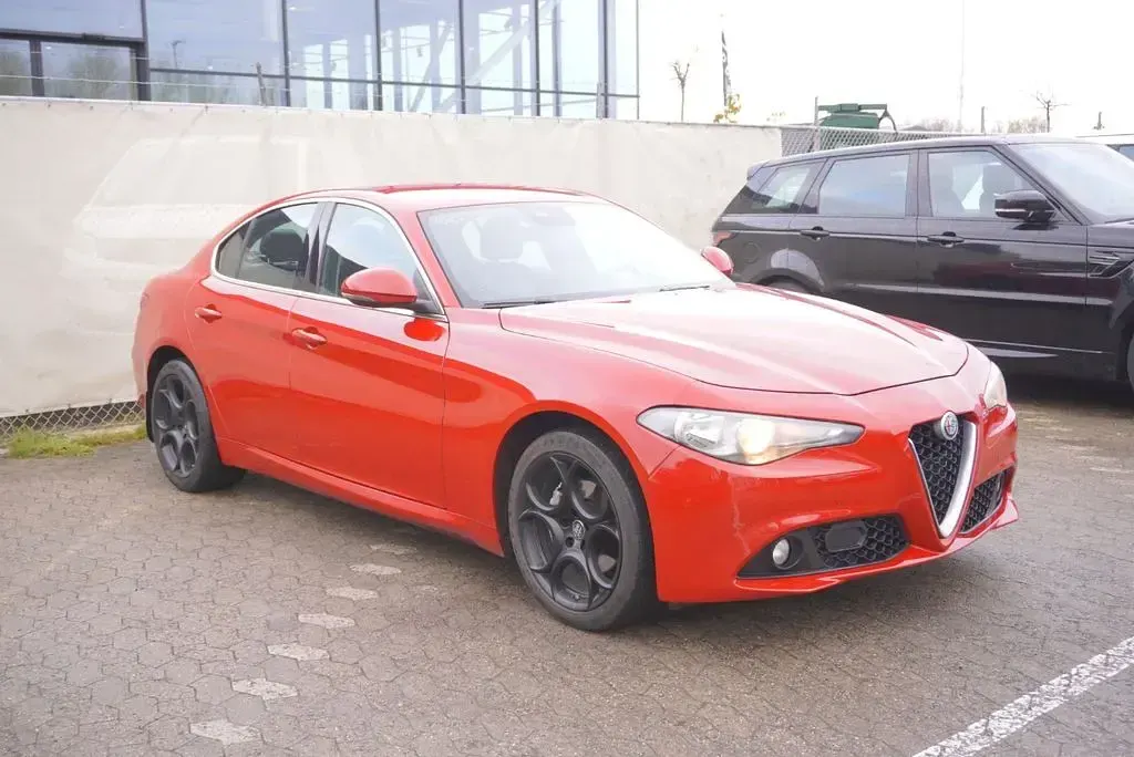 Gebraucht Alfa Romeo Giulia Super 179 PS (131 kW) 2017 Rot Limousine