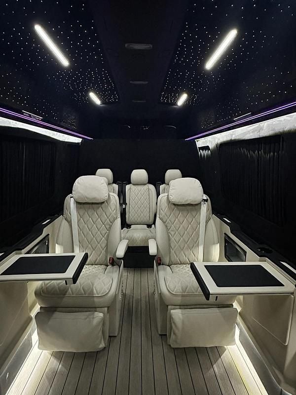 Schwarz Gebraucht 2025 Mercedes Sprinter Van | 174.990 € - Bild 1/4
