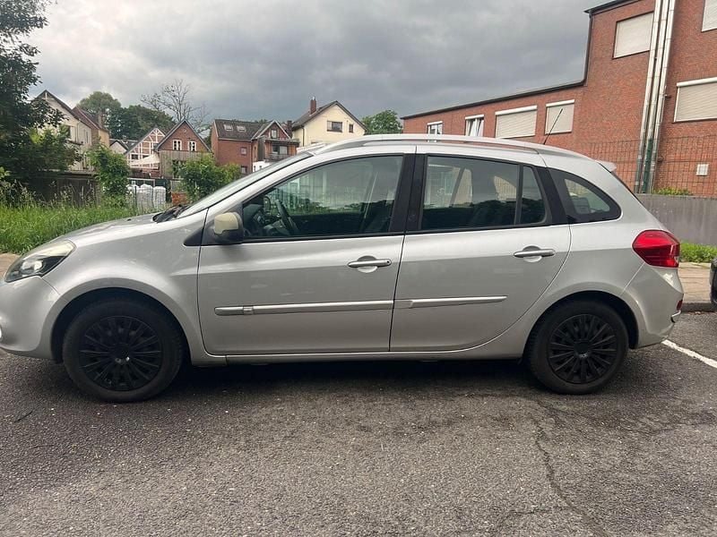 Gebraucht Renault Clio GrandTour Dynamique 101 PS (74 kW) 2010 Silber Kombi