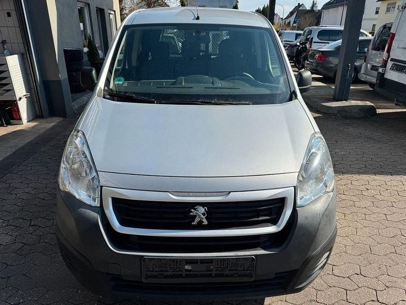 Gebraucht Peugeot Partner 99 PS (72 kW) 2012 Silber Van / Kleinbus