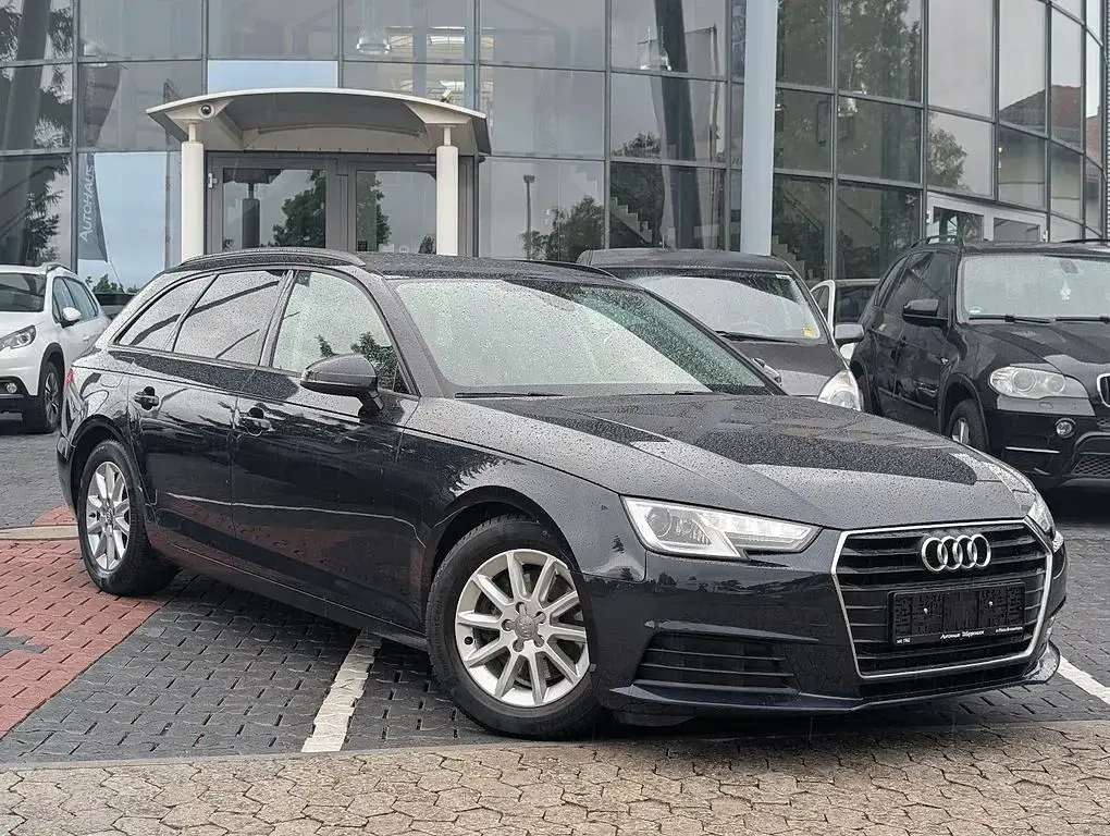 Używany Audi A4 Comfort 150 KM (110 kW) 2018 Niebieski Kombi