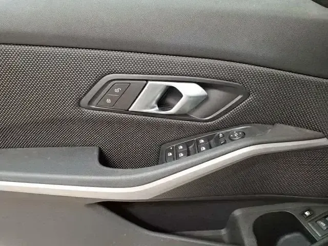 Gebraucht BMW 330e Advantage 252 PS (185 kW) 2021 Alpinweiss uni Kombi