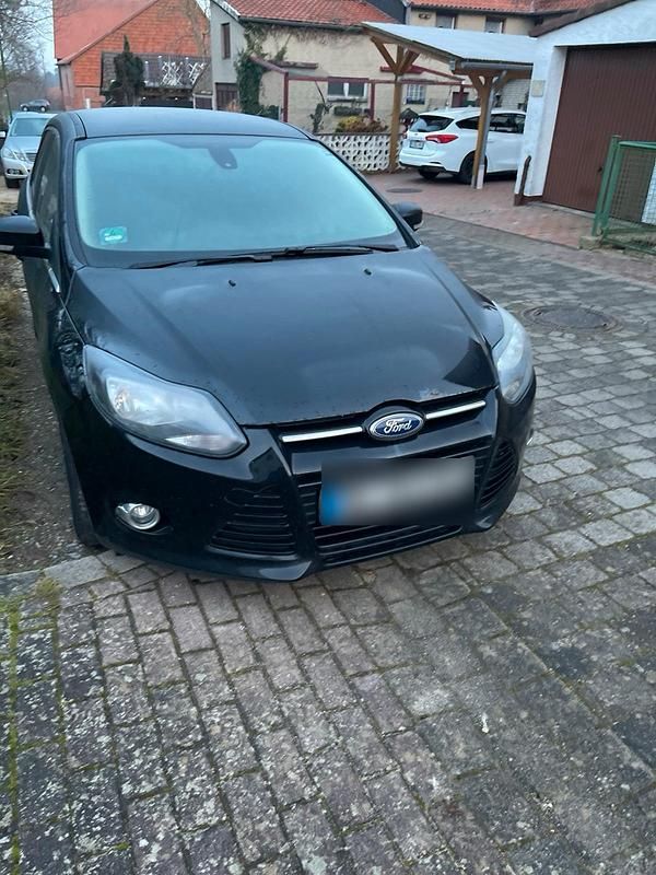 Gebraucht Ford Focus 115 PS (84 kW) 2014 Schwarz Limousine