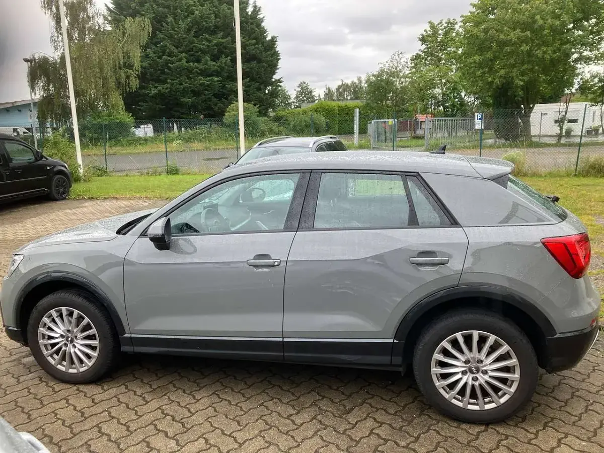Gebraucht Audi Q2 Design 116 PS (85 kW) 2020 Quantumgrau SUV
