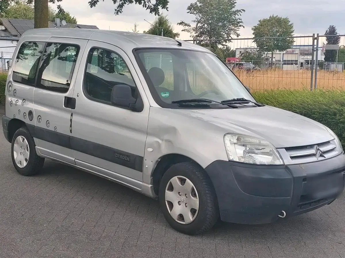 Gebraucht Citroën Berlingo 75 PS (55 kW) 2005 Silber Van / Kleinbus