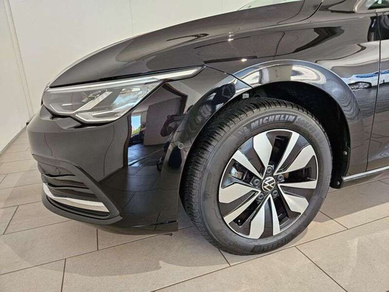 Gebraucht VW Golf VIII Move 131 PS (96 kW) 2023 Deep black perleffekt Limousine