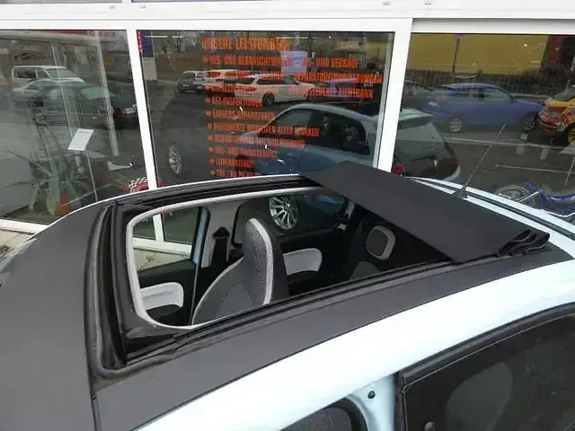 Używany Renault Twingo 110 kW (150 KM) 2022 Niebieski Hatchback