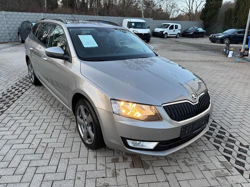 Gebraucht Skoda Octavia Ambition 180 PS (132 kW) 2016 Gold Kleinwagen