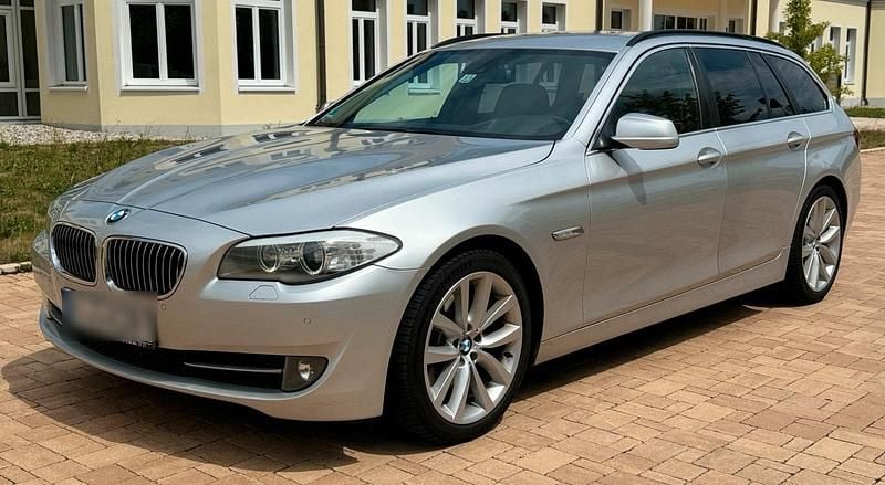 Silber Gebraucht 2011 BMW 530 Sport Line Kombi | 6.900 € (Superpreis) - Bild 1/4