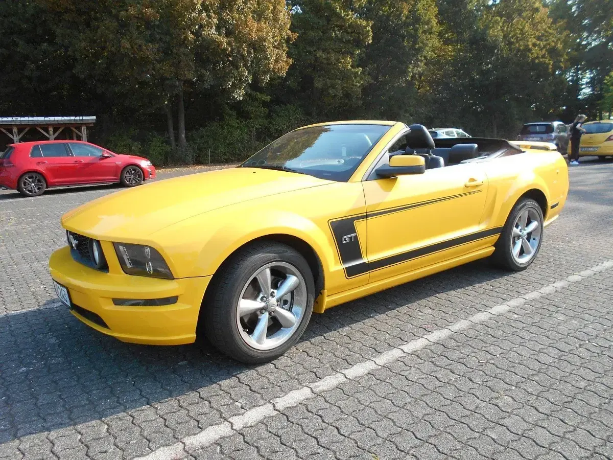 Gebraucht Ford Mustang GT 305 PS (224 kW) 2006 Gelb Cabrio