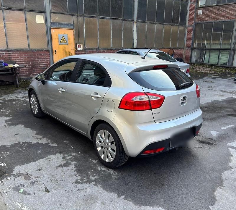 Gebraucht Kia Rio 86 PS (63 kW) 2012 Silber Kleinwagen
