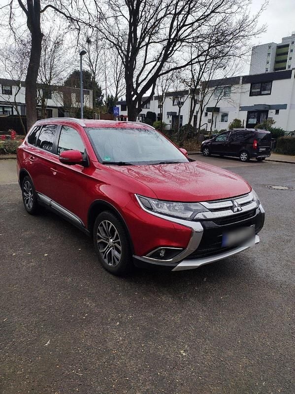 Gebraucht Mitsubishi Outlander Edition 150 PS (110 kW) 2017 Rot SUV