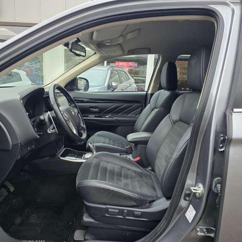 Gebraucht Mitsubishi Outlander P-HEV Basis 135 PS (99 kW) 2020 Platinumgrau SUV