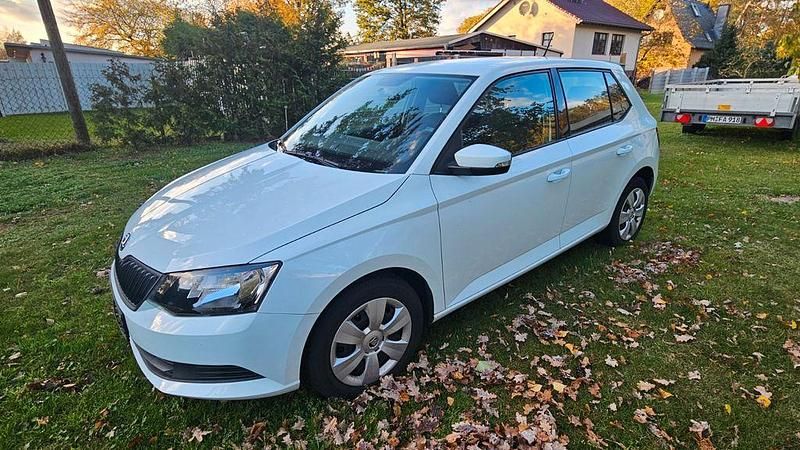 Weiß Gebraucht 2018 Skoda Fabia Clever Limousine | 9.500 € (Fairer Preis) - Bild 1/4