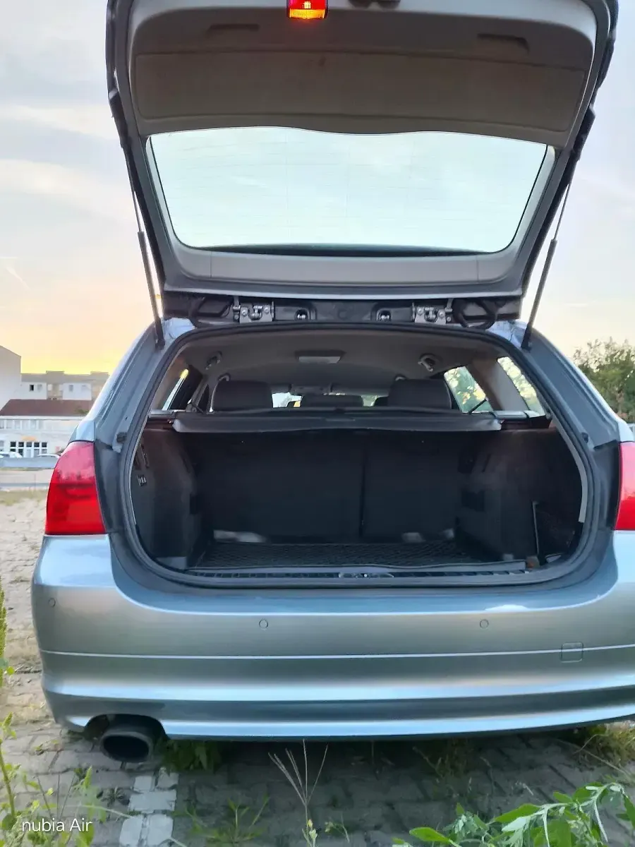 Gebraucht BMW 320 150 PS (110 kW) 2008 Grün Limousine
