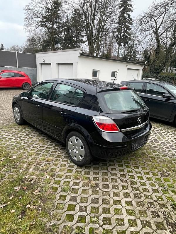 Gebraucht Opel Astra 110 PS (80 kW) 2007 Schwarz Limousine