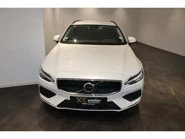 Gebraucht Volvo V60 Core 163 PS (119 kW) 2023 Weiss Kombi