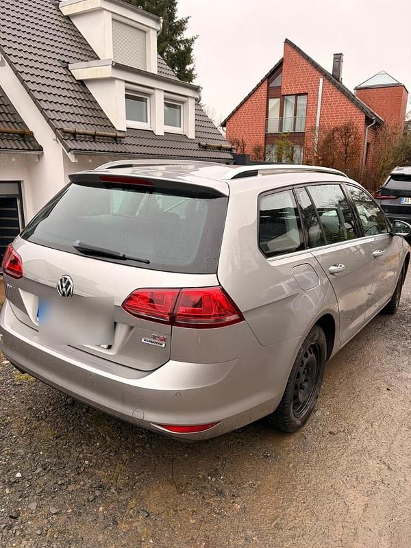 Silber Gebraucht 2015 VW Golf VII Highline Kombi | 11.999 € (Fairer Preis) - Bild 1/4