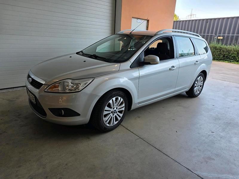 Silber Gebraucht 2008 Ford Focus Kombi | 3.000 € - Bild 1/4