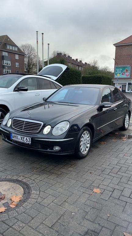 Schwarz Gebraucht 2005 Mercedes E280 Avantgarde Limousine | 2.600 € (Fairer Preis) - Bild 1/4