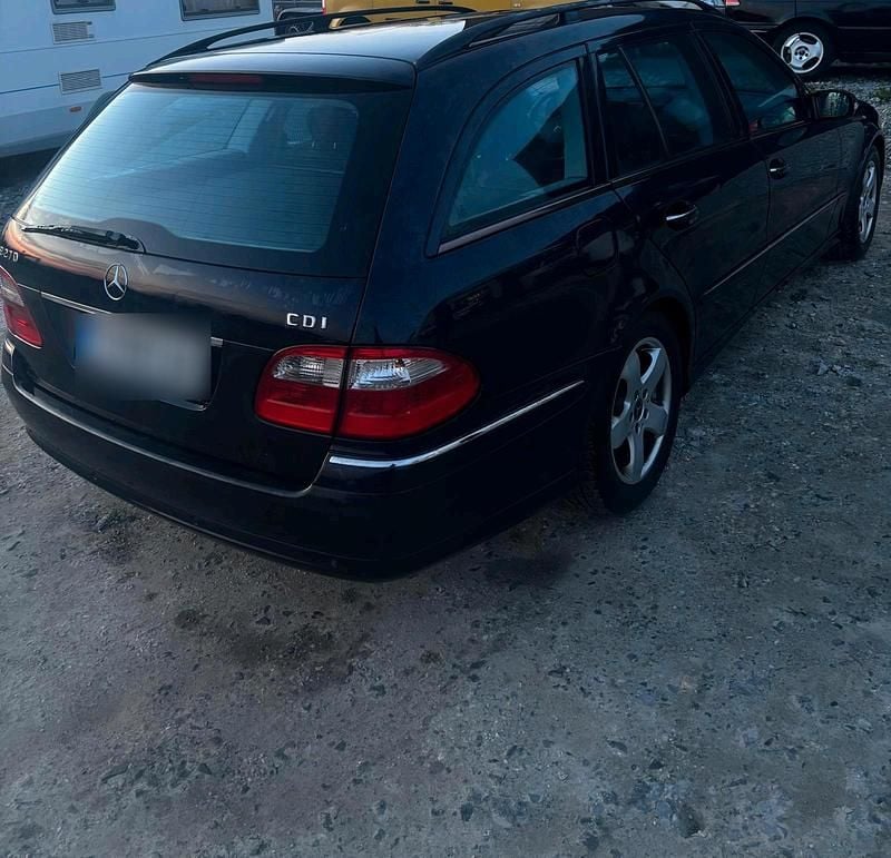 Gebraucht Mercedes E270 Avantgarde 177 PS (130 kW) 2005 Blau Kombi