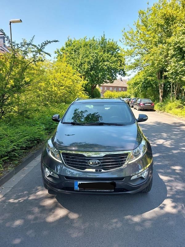 Grau Gebraucht 2010 Kia Sportage SUV | 8.500 € (Etwas zu teuer) - Bild 1/4