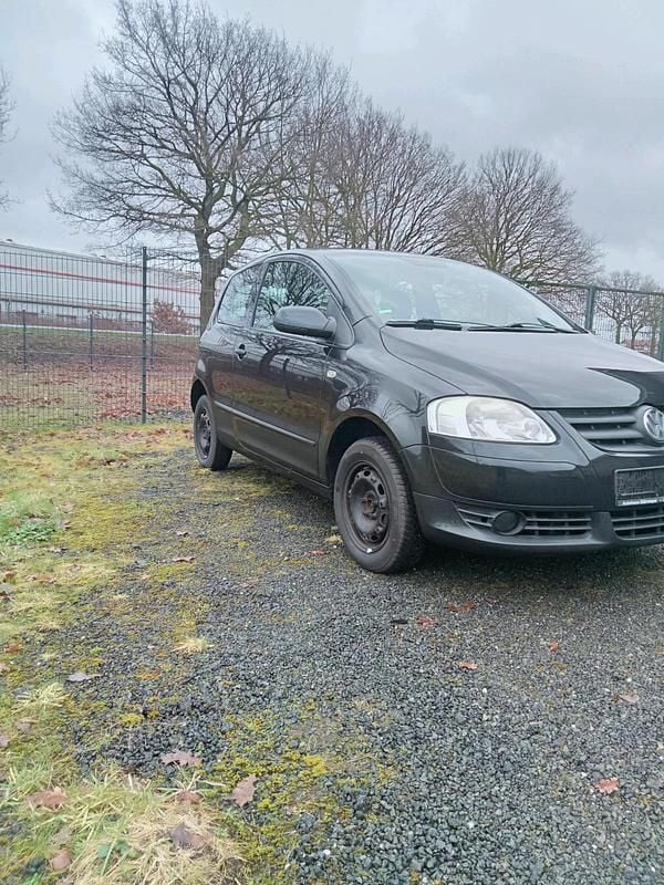 Gebraucht VW Fox 54 PS (39 kW) 2005 Schwarz Kleinwagen