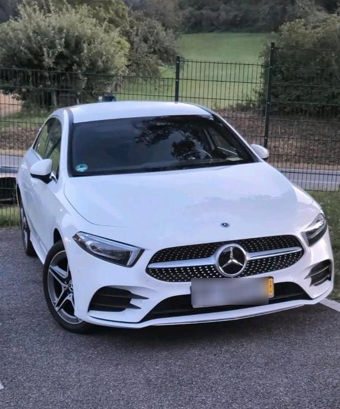 Weiß Gebraucht 2021 Mercedes A250 AMG Limousine | 29.999 € (Etwas zu teuer) - Bild 1/4