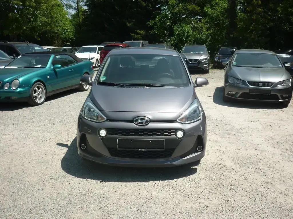 Gebraucht Hyundai i10 YES! 87 PS (63 kW) 2018 Grau Kleinwagen