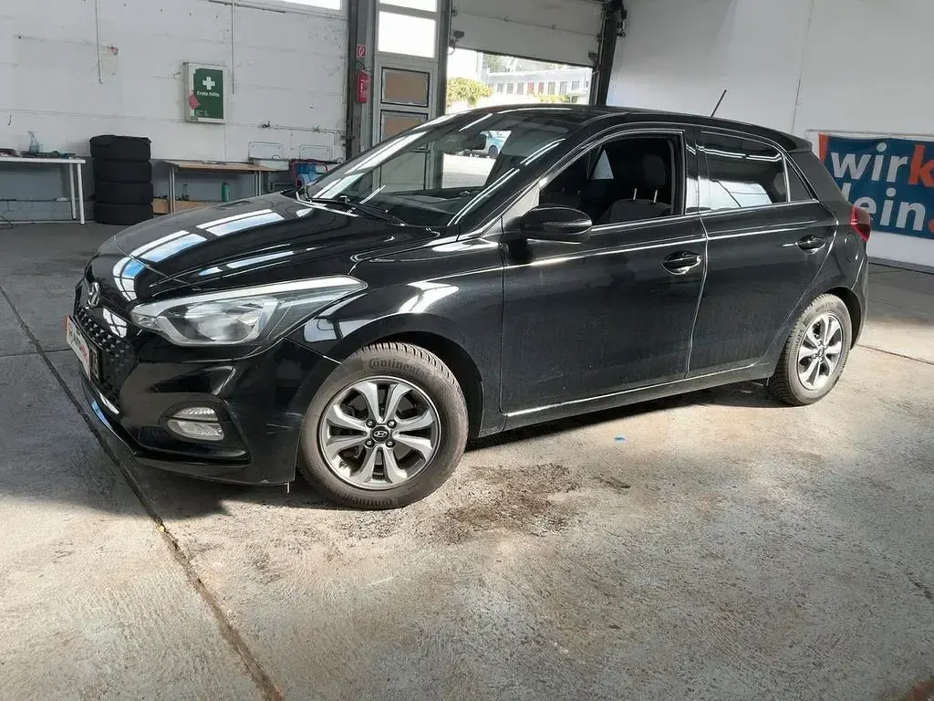 Gebraucht Hyundai i20 Advantage 101 PS (74 kW) 2020 Schwarz Kleinwagen