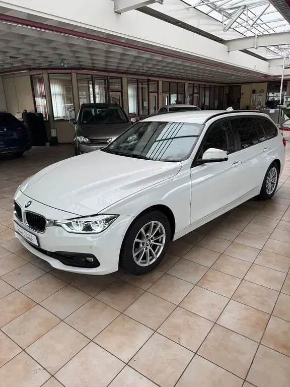 Gebraucht BMW 318 Performance 150 PS (110 kW) 2018 Weiß Kombi