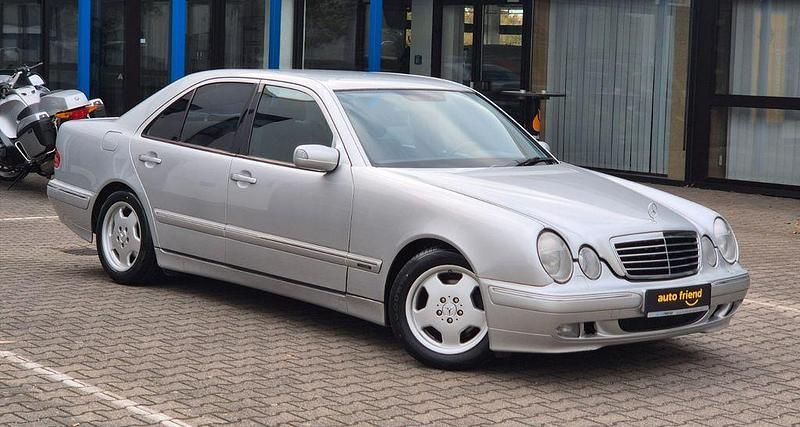 Silber Gebraucht 2000 Mercedes E200 Avantgarde Limousine | 4.999 € (Etwas zu teuer) - Bild 1/4