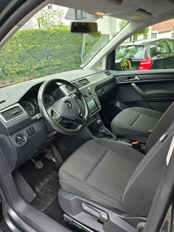 Używany VW Caddy 150 KM (110 kW) 2019 Szary Minivan