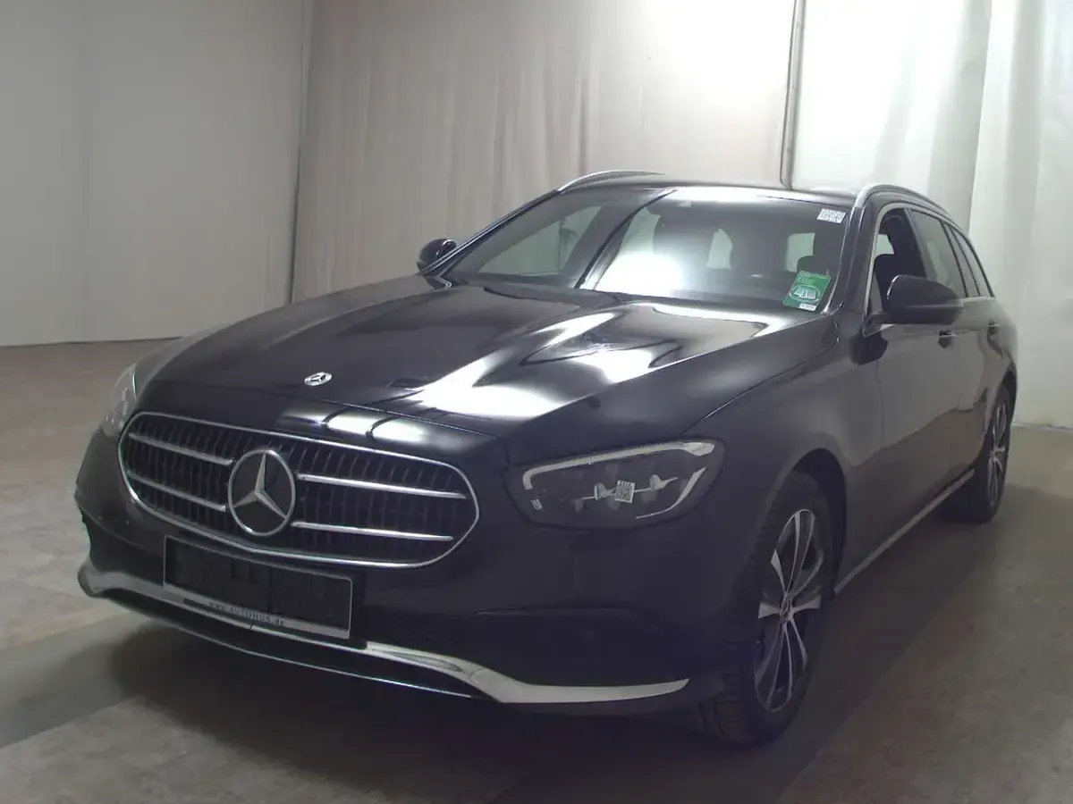 Gebraucht Mercedes E300 Avantgarde 306 PS (225 kW) 2022 Schwarz Kombi