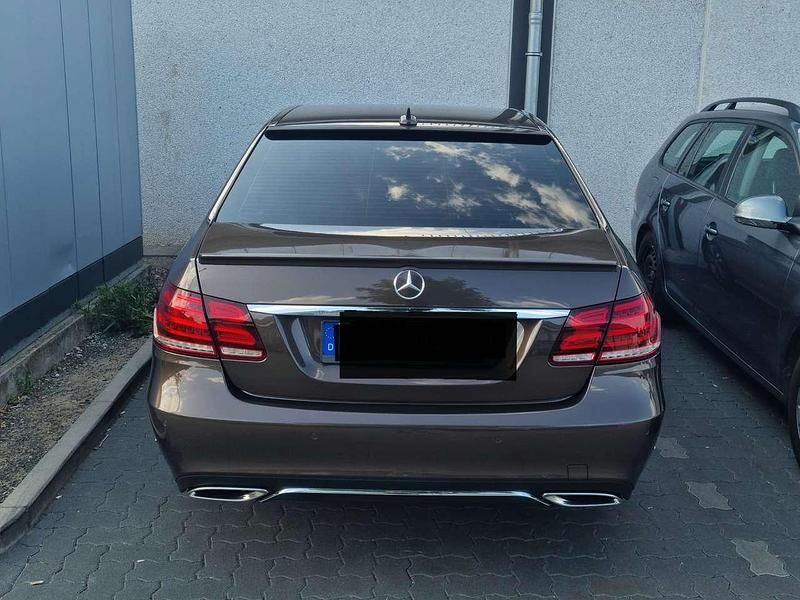 Braun Gebraucht 2014 Mercedes E250 Avantgarde Limousine | 17.500 € (Fairer Preis) - Bild 1/4