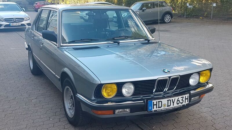 Blau Gebraucht 1985 BMW 524 Limousine | 12.000 € - Bild 1/4