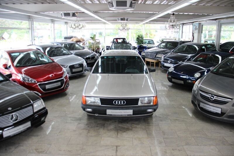 Grau Gebraucht 1987 Audi 100 Limousine | 2.490 € - Bild 1/4