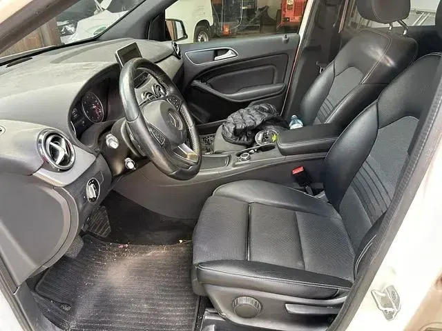 Gebraucht Mercedes B200 Night 136 PS (100 kW) 2018 Weiß Kleinwagen