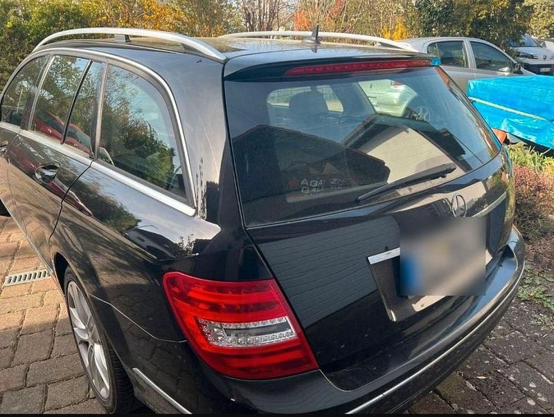 Używany Mercedes C250 204 KM (150 kW) 2012 Czarny Kombi