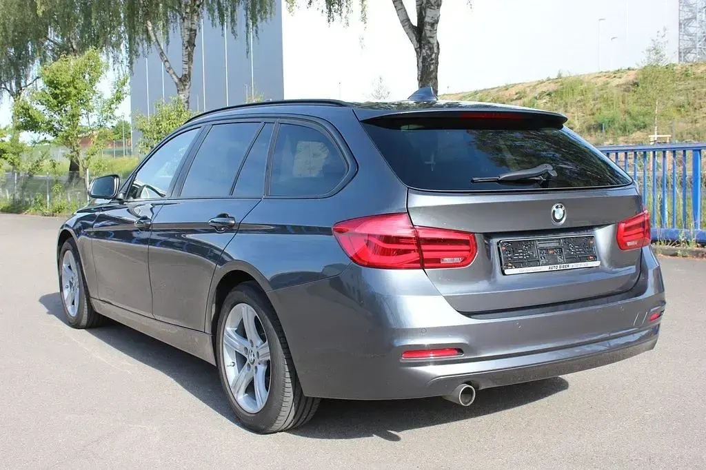 Gebraucht BMW 318 150 PS (110 kW) 2018 Grau Kombi
