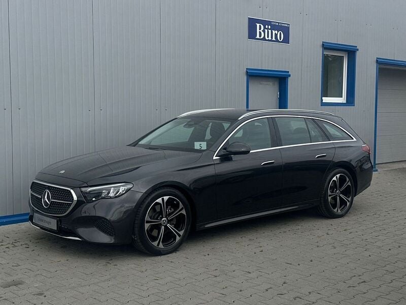 Grau Gebraucht 2024 Mercedes E220 Limousine | 45.999 € (Fairer Preis) - Bild 1/4