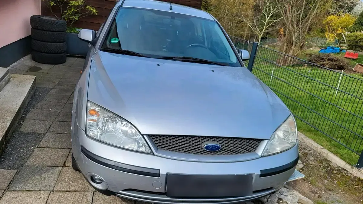 Gebraucht Ford Mondeo 125 PS (91 kW) 2002 Silber Coupé